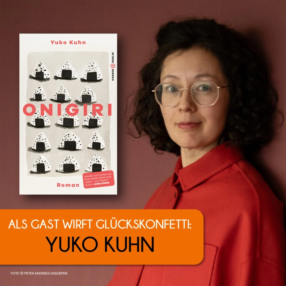 Das Bild zeigt rechts die Autorin Yuko Kuhn und links daneben den Umschlag ihres Romans ONIGIRI.