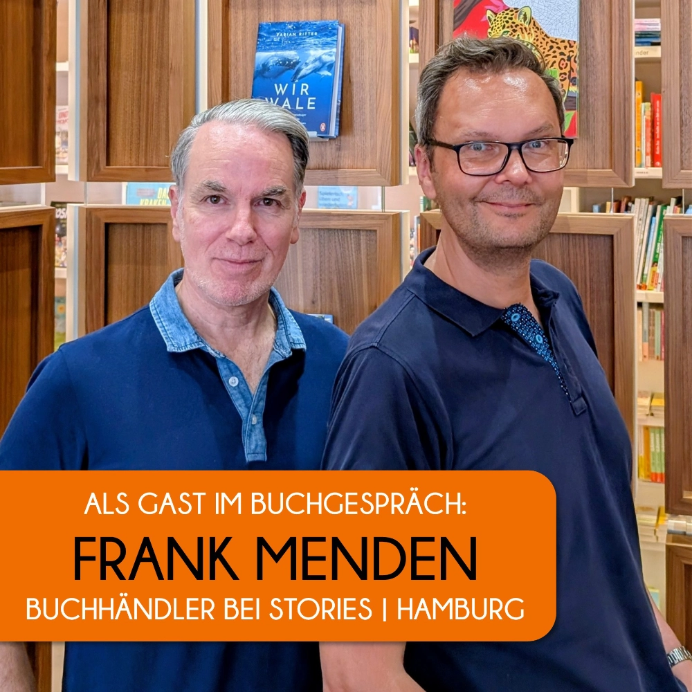 Das Foto zeigt links den Buchhändler Frank Menden und rechts daneben den Podcast-Host Timothy Paul Sonderhüsken.
