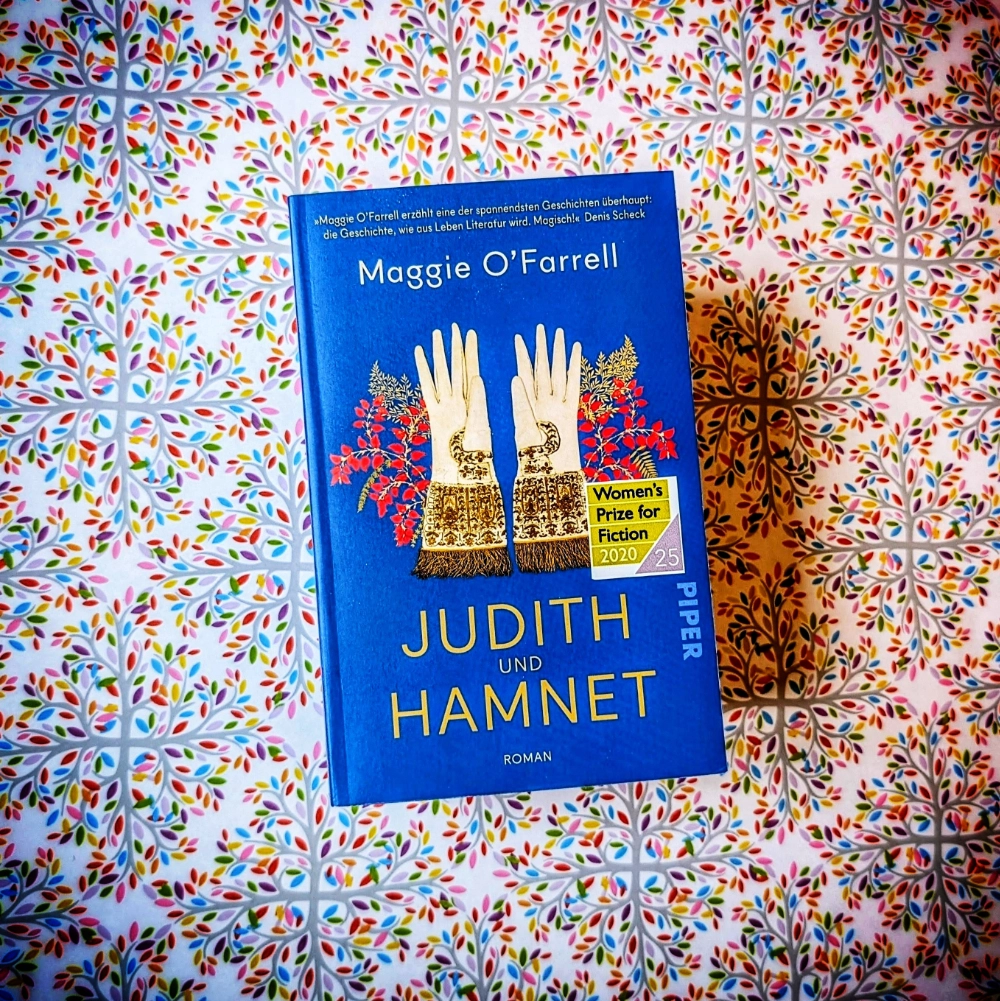 EINE SYMPHONIE ZUM LESEN UND VERSINKEN