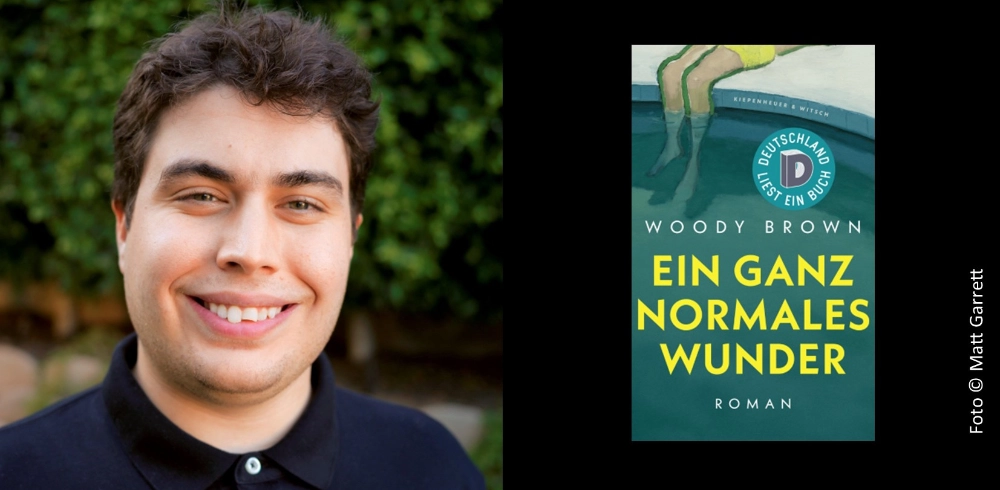 Das Banner zeigt links den Autor Woody Brown und rechts daneben den Umschlag seines Romans "Ein ganz normales Wunder".