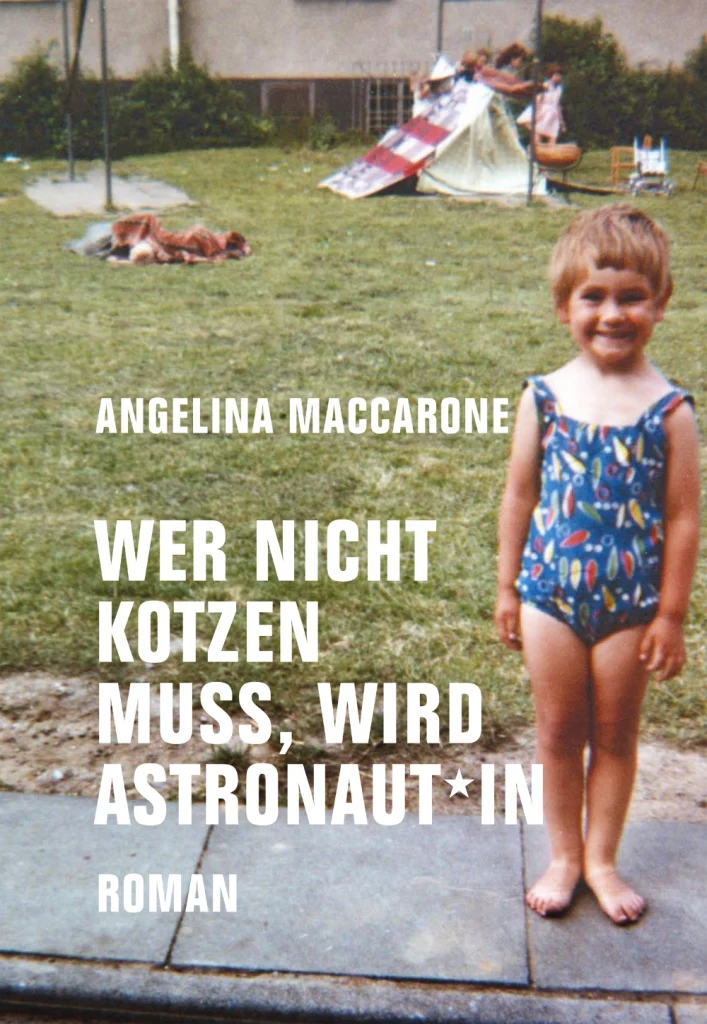 Bei dieser Abbildung handelt es sich um den Umschlag des Romans "Wer nicht kotzen muss, wird Astronaut*in" von Angelina Maccarone, erschienen im Verbrecher Verlag.